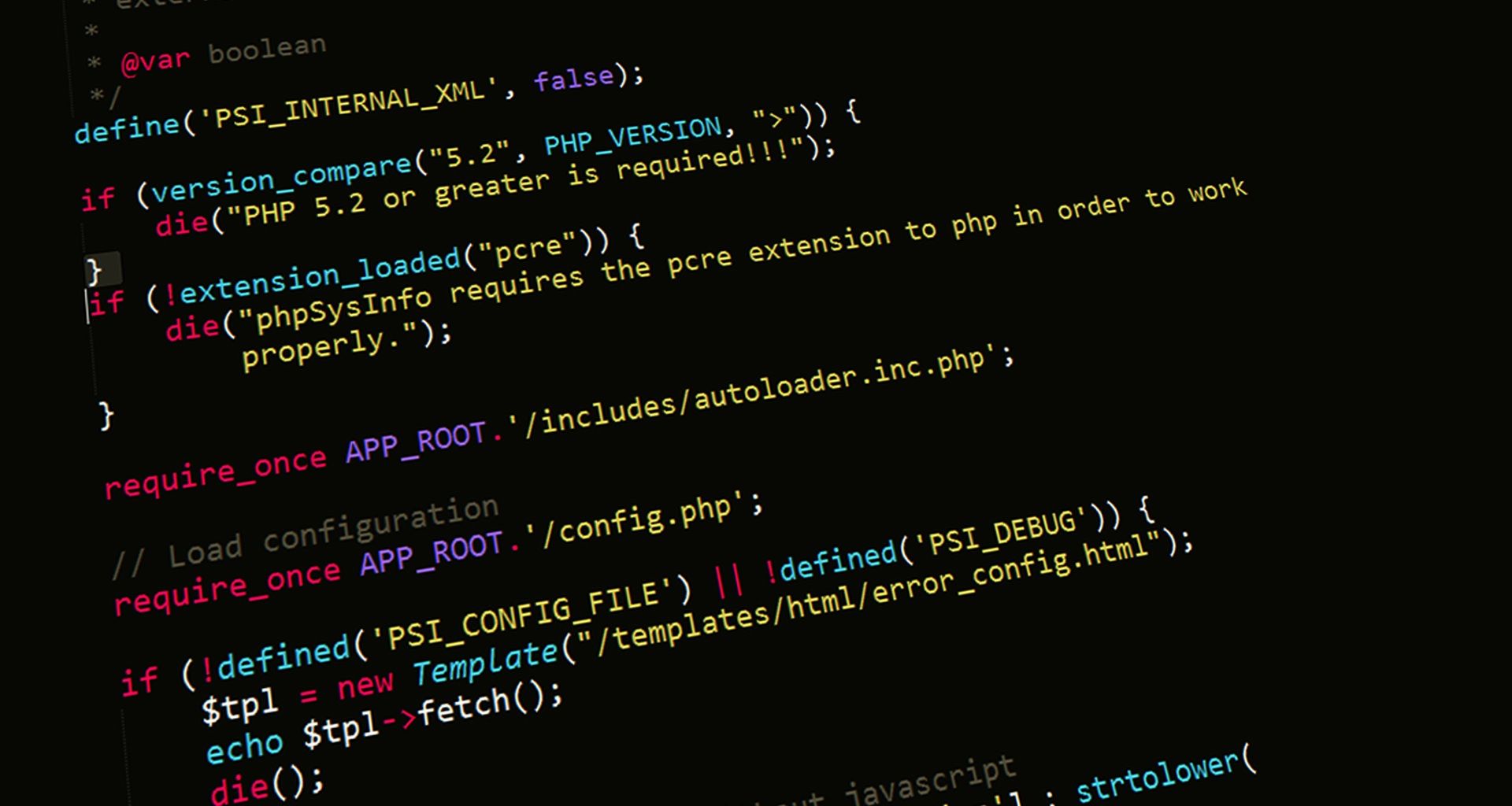 Codice PHP su uno schermo scuro, con le istruzioni che controllano la versione minima di PHP richiesta