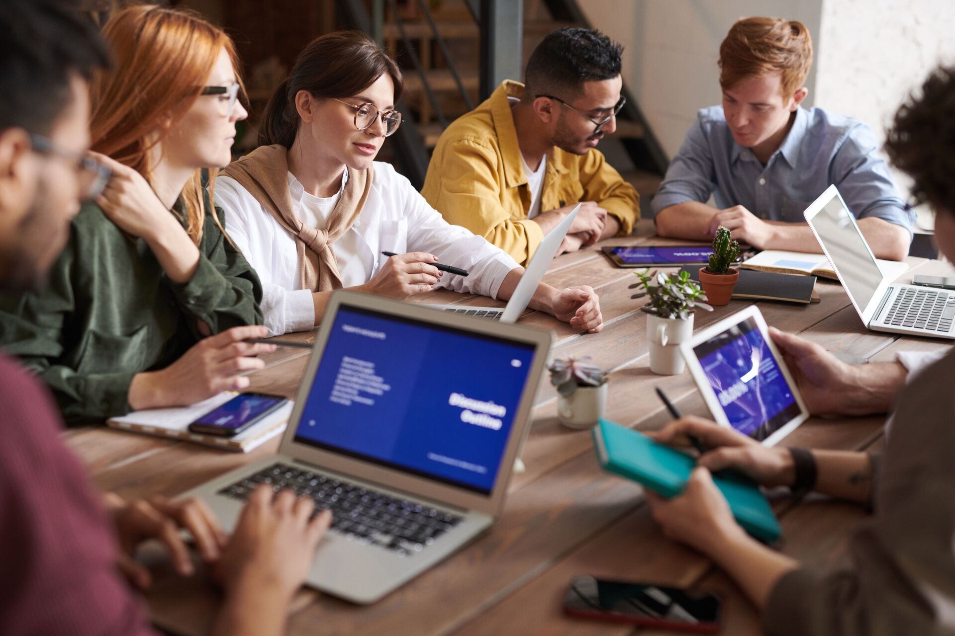 Il team Audacis in una sessione di lavoro